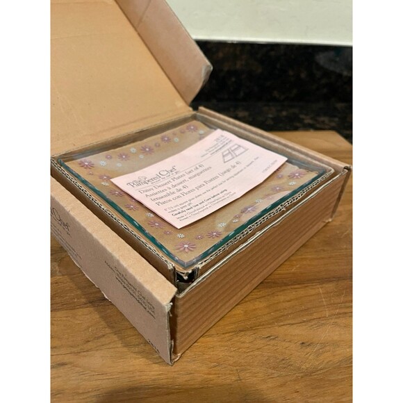 The Pampered Chef Set of 4 Square Glass Daisy Dessert Plates - Picture 9 of 9